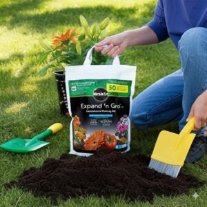 Person preparing Miracle-Gro Expand 'n Gro for planting